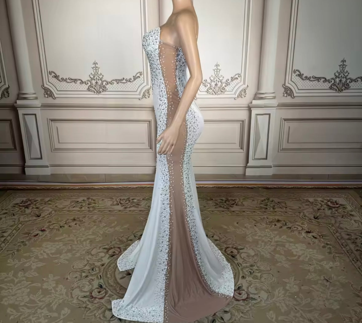 Elegant Sleeveless White Rhinestone Floor-Length Dress
