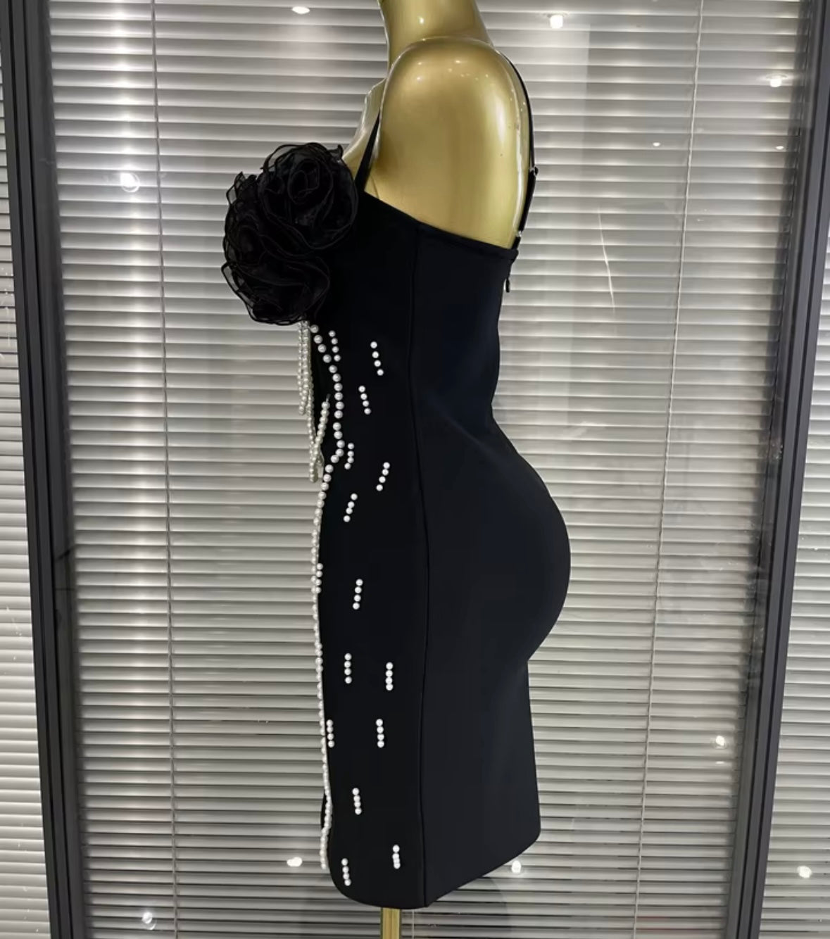 Sexy Black Sleeveless Ruffled Pearl Embellishment Dress