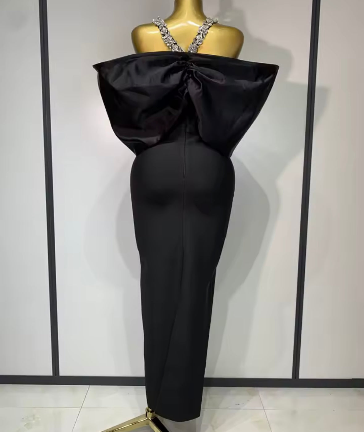 Elegant Rhinestone Halter Bow Floor-Length Dress