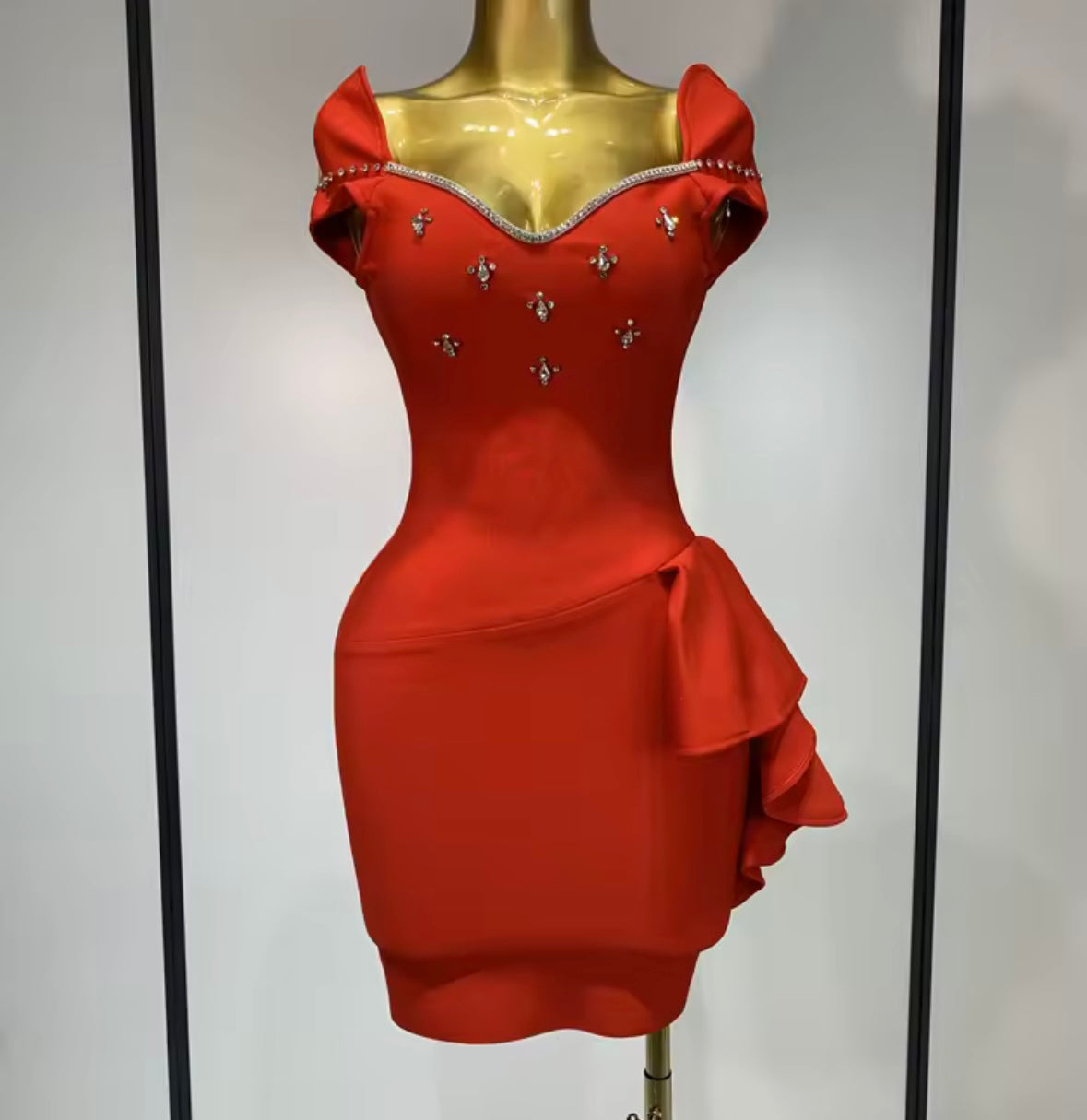 Elegant Sleeveless Rhinestone Ruffle Dress