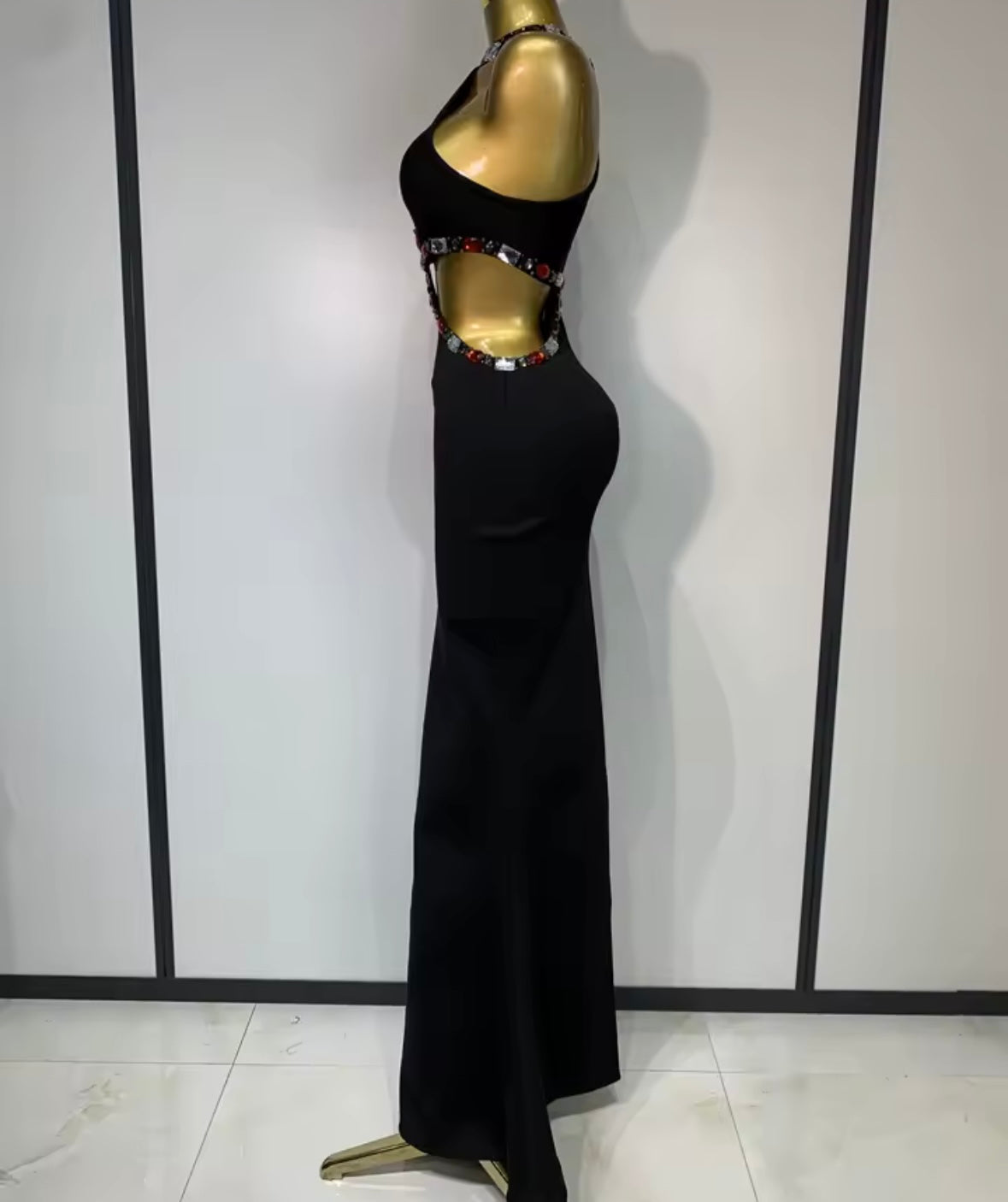 Elegant Black Halter Sleeveless Color Crystal Floor-Length Dress