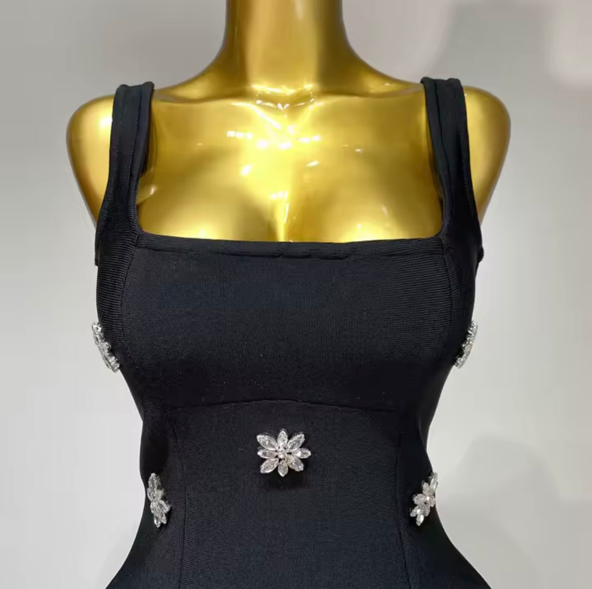 Elegant Sleeveless Rhinestone Flower Embellished Dress