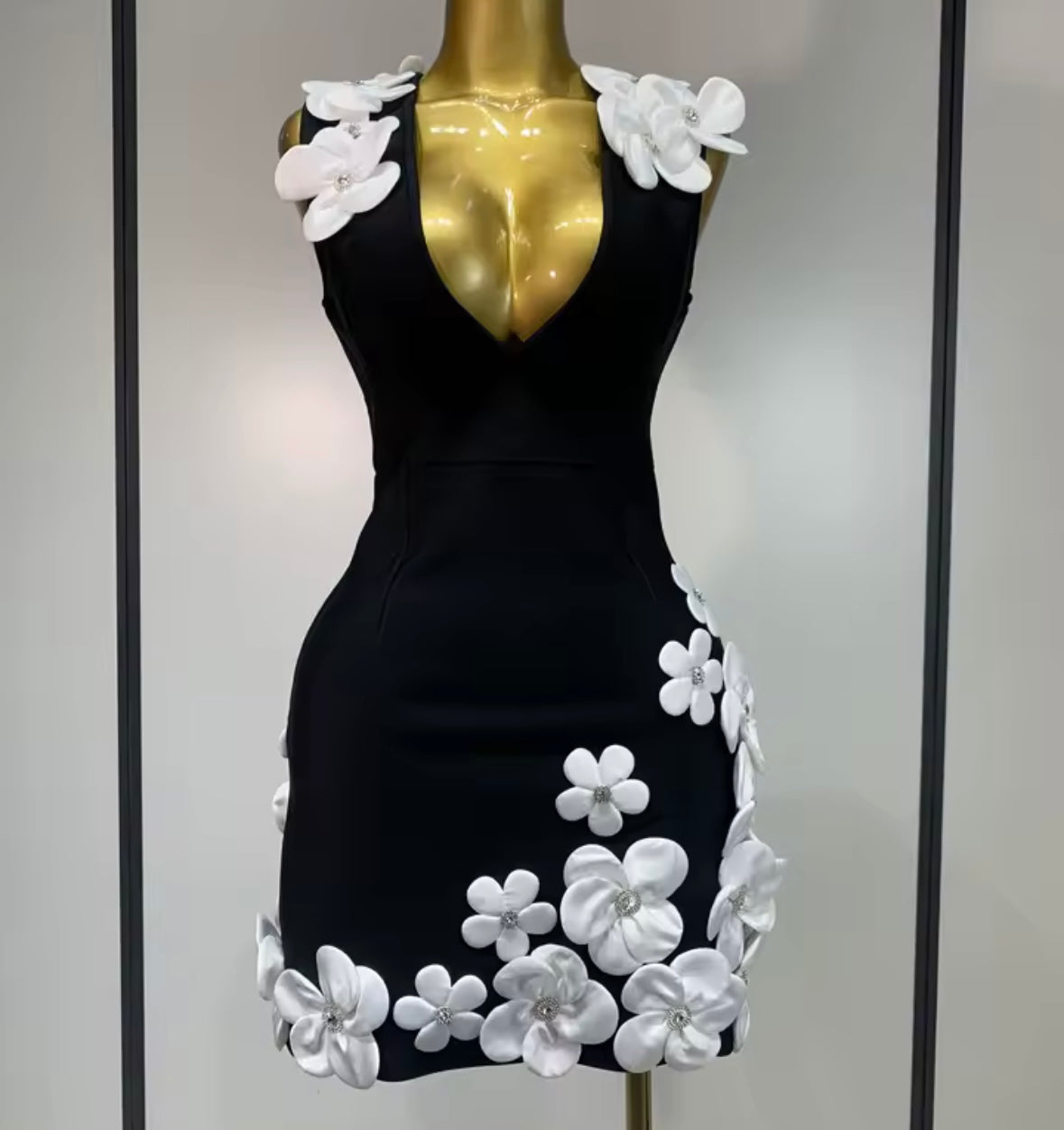 Elegant Rhinestone Floral Embellished Sleeveless Dress