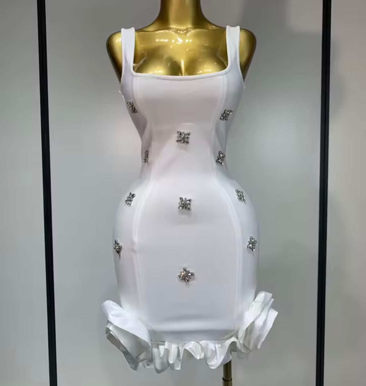 Elegant Sleeveless Rhinestone Flower Embellished Dress