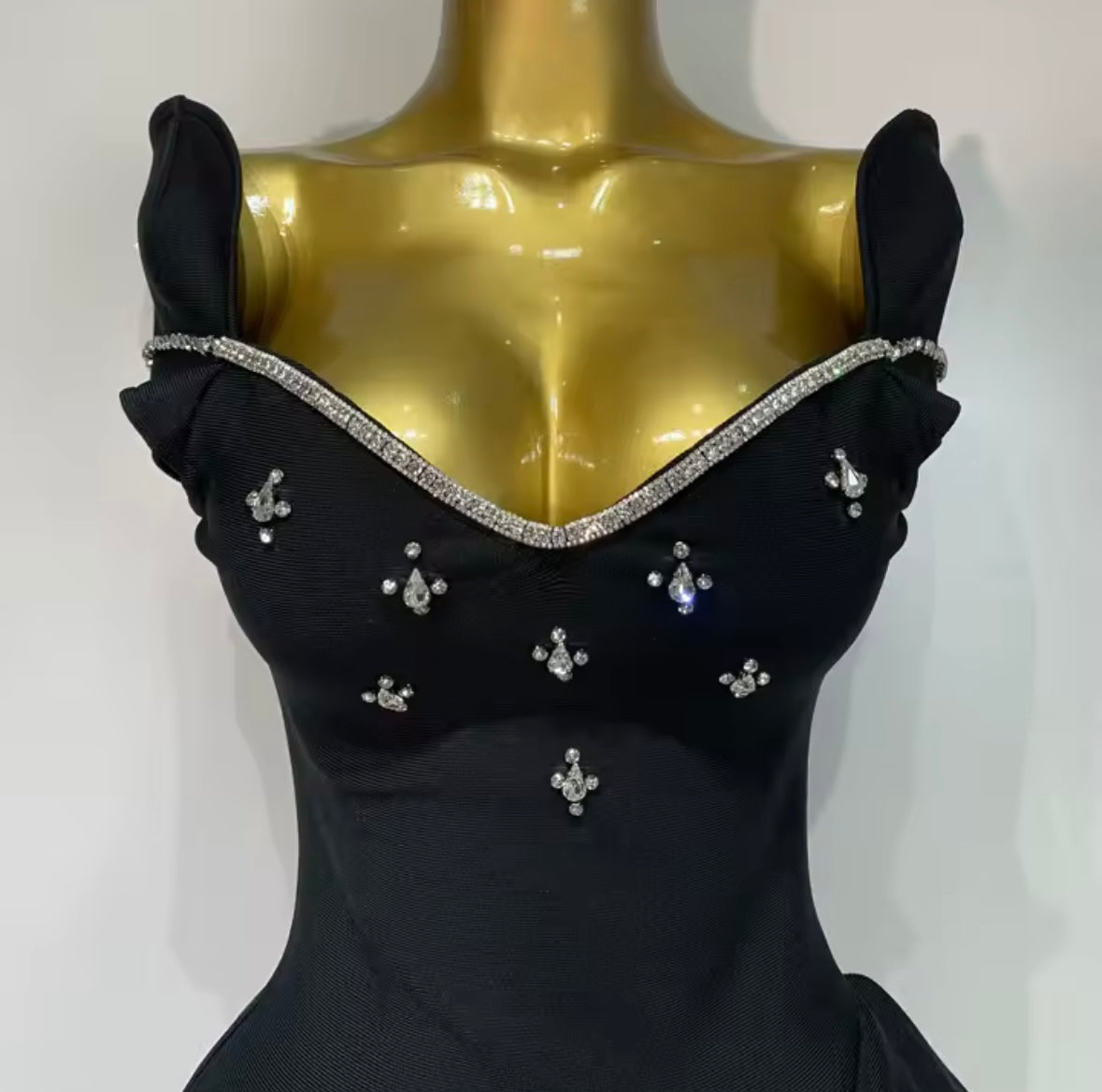 Elegant Sleeveless Rhinestone Ruffle Dress