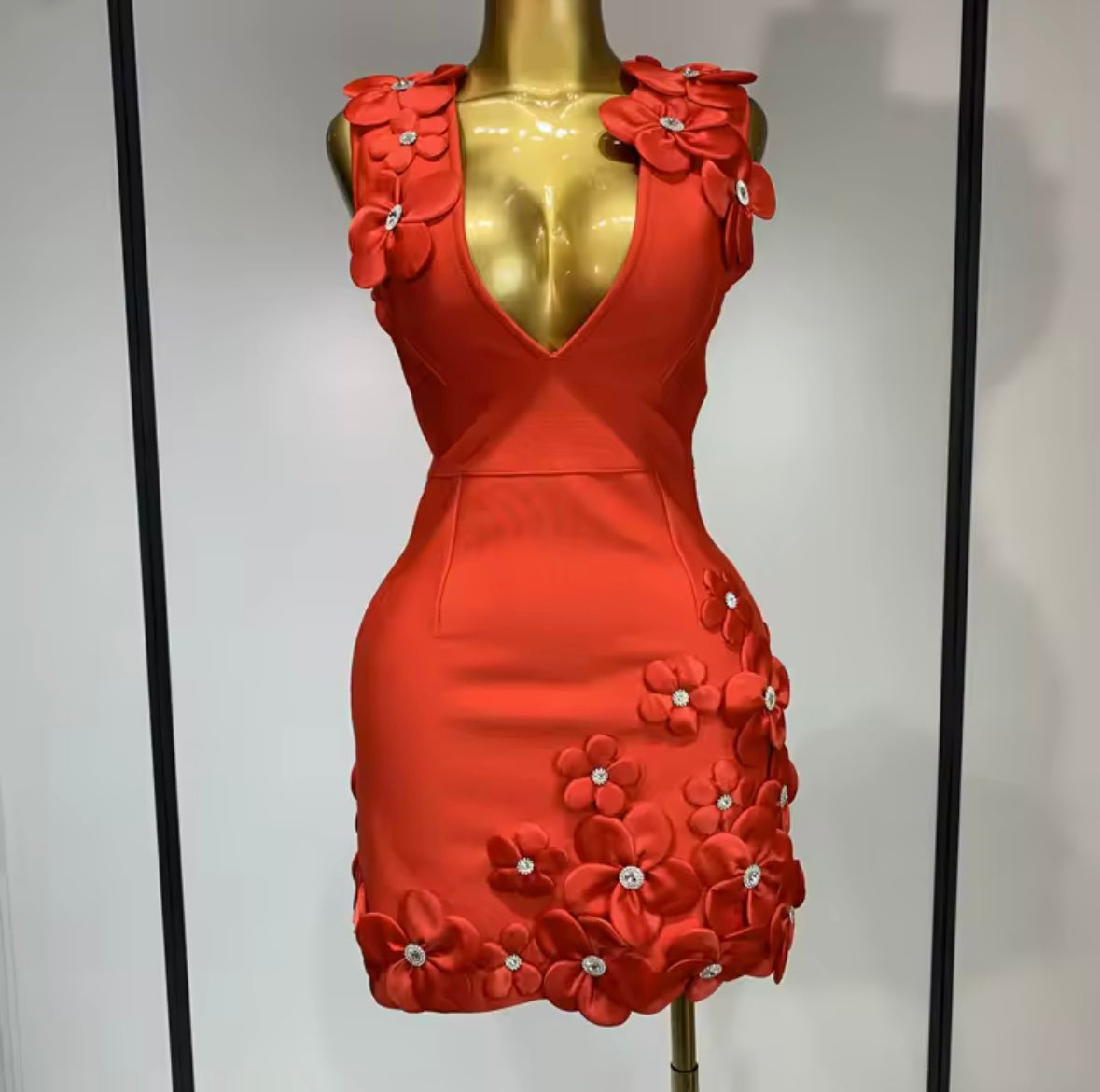 Elegant Rhinestone Floral Embellished Sleeveless Dress
