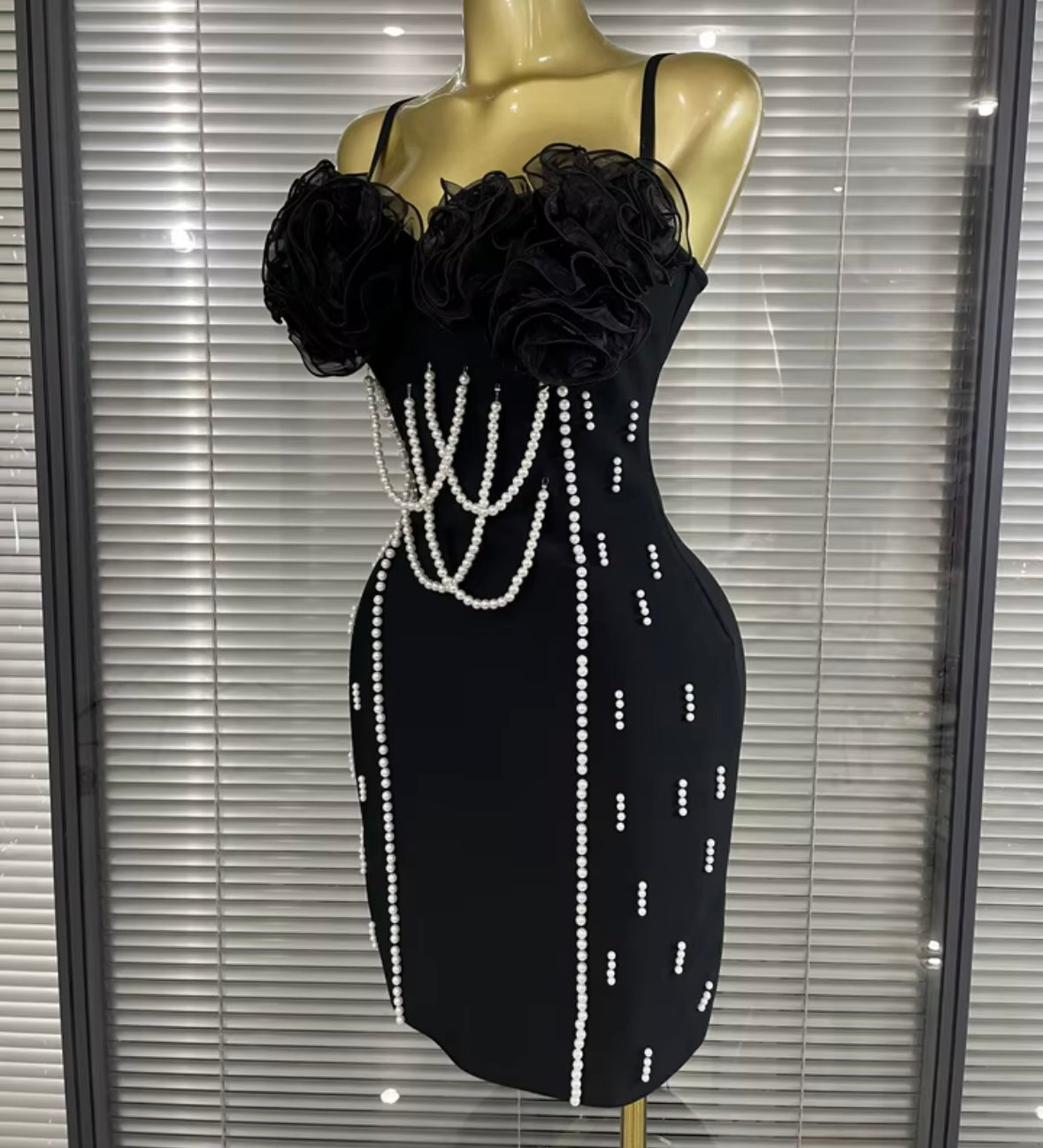 Sexy Black Sleeveless Ruffled Pearl Embellishment Dress