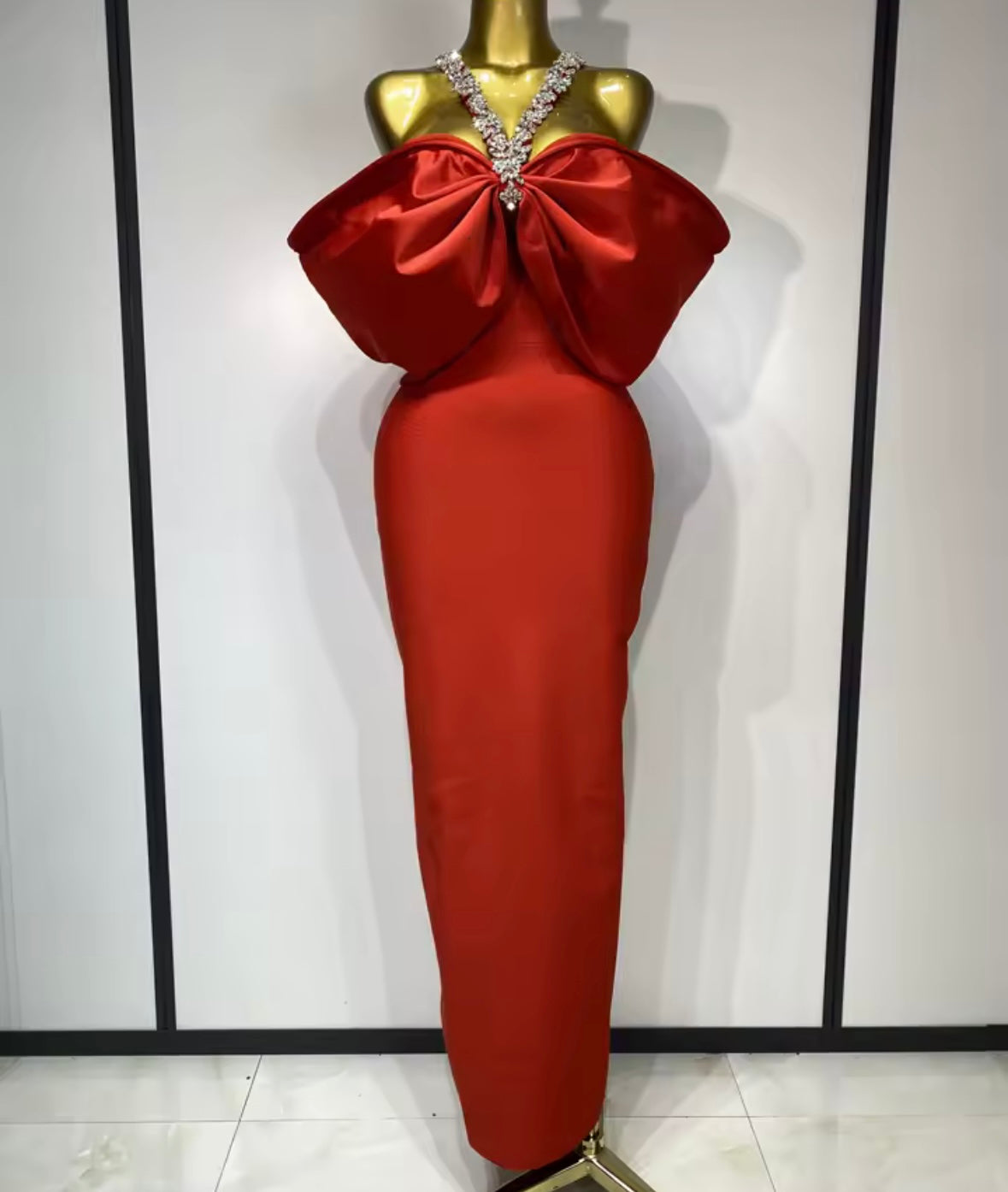 Elegant Rhinestone Halter Bow Floor-Length Dress