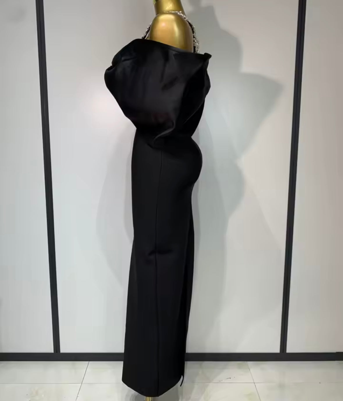 Elegant Rhinestone Halter Bow Floor-Length Dress