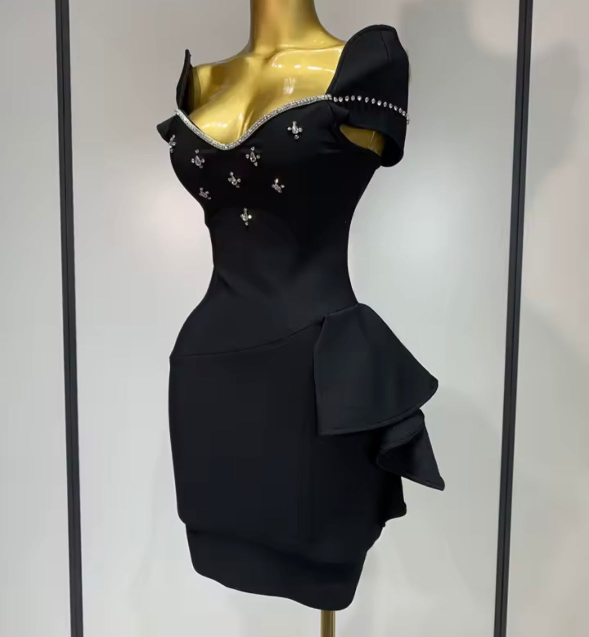 Elegant Sleeveless Rhinestone Ruffle Dress