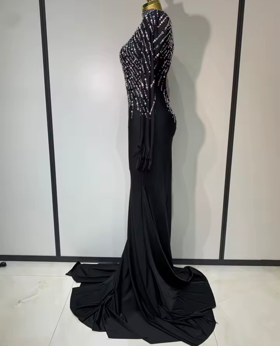 Black Elegant Rhinestone Beaded Gloved Full Sleeve Floor-Length Dress