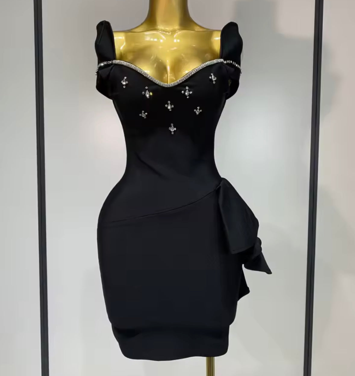 Elegant Sleeveless Rhinestone Ruffle Dress