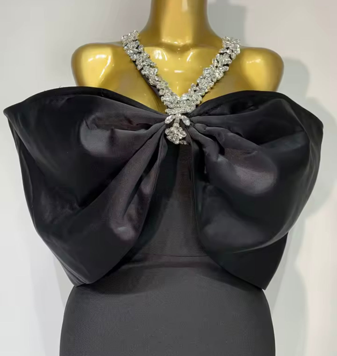 Elegant Rhinestone Halter Bow Floor-Length Dress