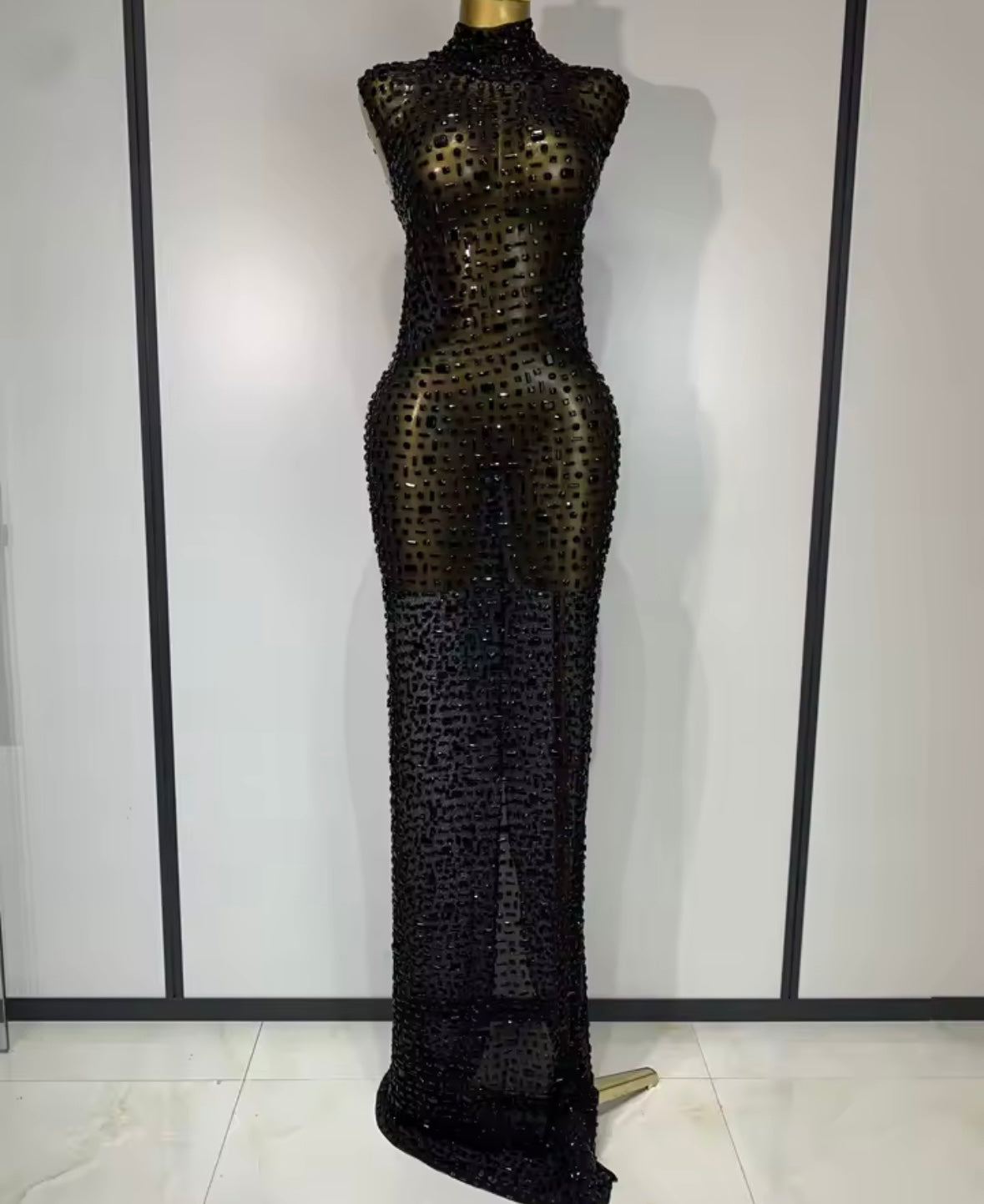 Black Elegant Sleeveless Crystal See Through Floor-Length Dress